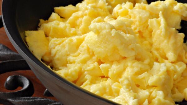 how many calories in a scrambled egg